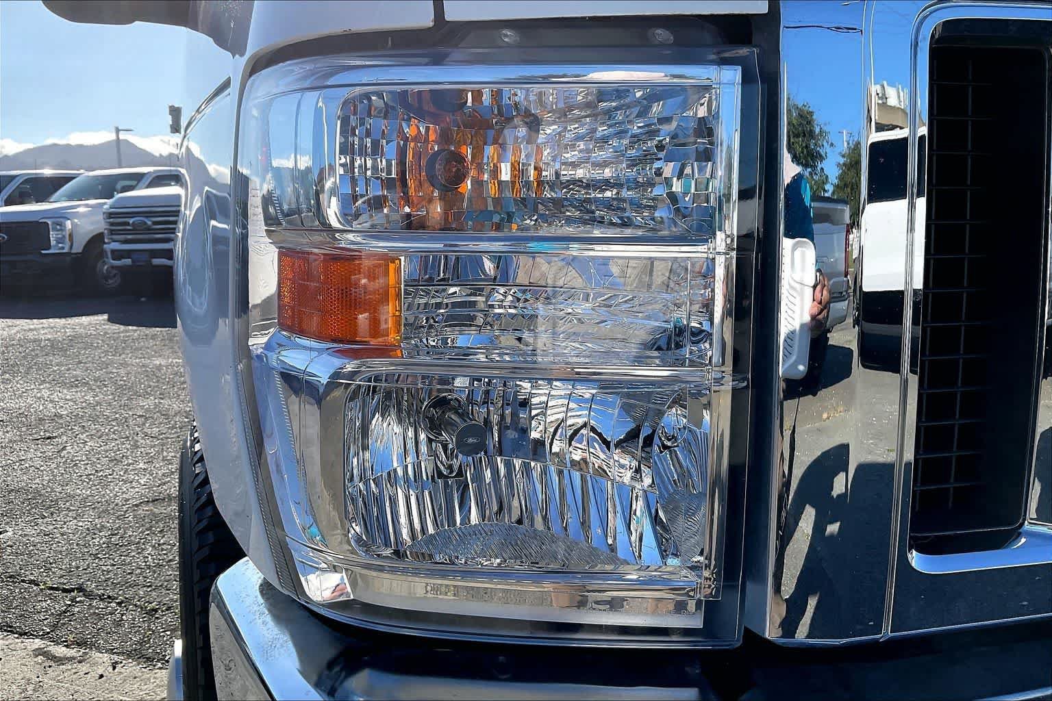 Used 2011 Ford E-350 and Econoline 350 XLT RWD image 31