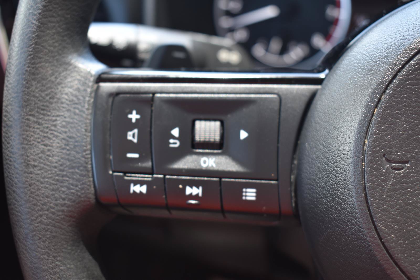 Used 2021 Nissan Rogue SV FWD image 34
