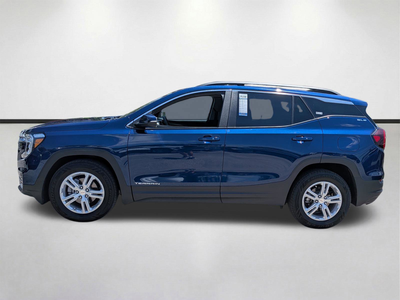 Used 2022 GMC Terrain SLE w/ Driver Convenience Package FWD image 7