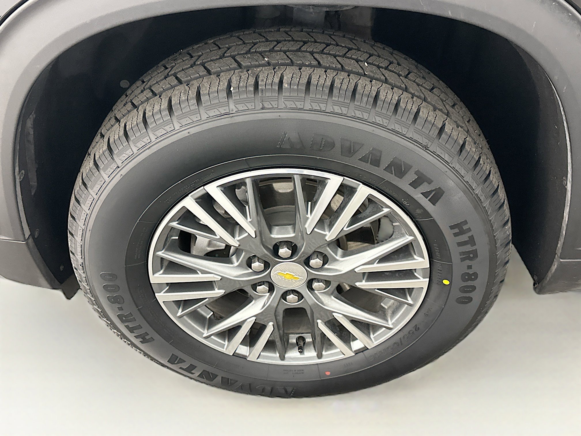 Used 2025 Chevrolet Traverse LT image 11