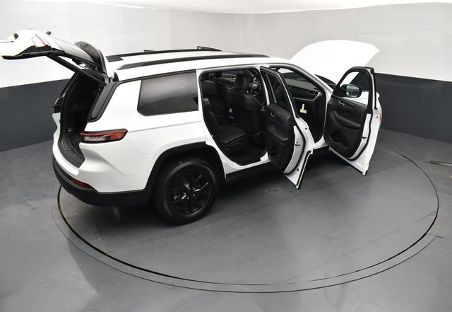 Used 2024 Jeep Grand Cherokee L Altitude AWD/4WD image 30