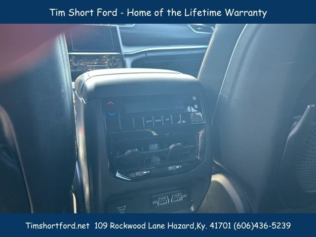 Used 2024 Jeep Grand Cherokee L Laredo image 12