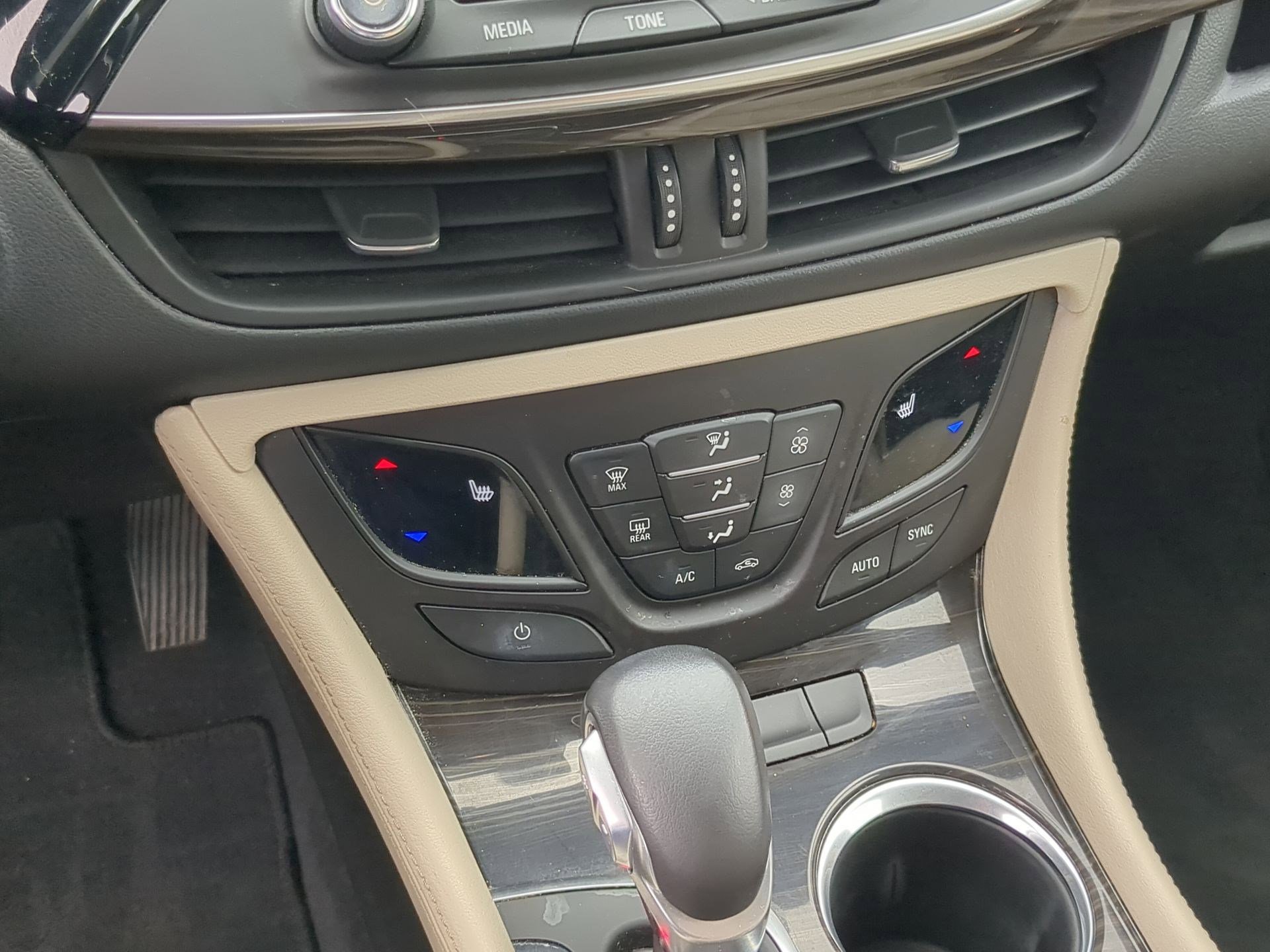 Used 2019 Buick Envision Preferred FWD image 16