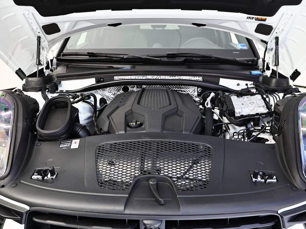 New 2026 Porsche Macan AWD/4WD image 33