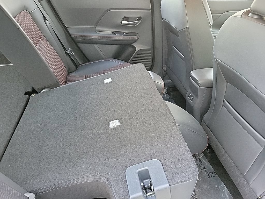 Certified 2025 Nissan Kicks SR w/ Illumination Package FWD image 17