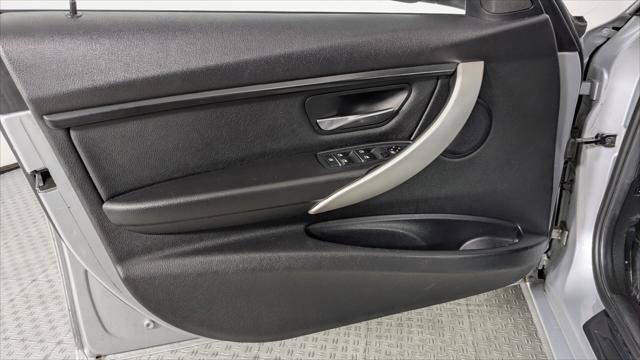 Used 2016 BMW 320i xDrive Sedan AWD/4WD image 13