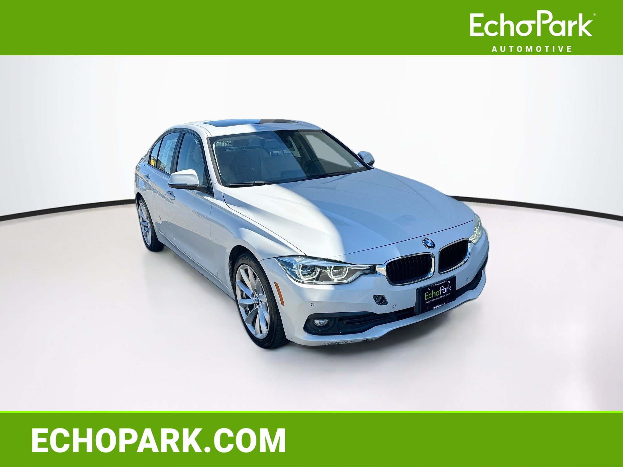 Used 2018 BMW 320i xDrive Sedan AWD/4WD image 1