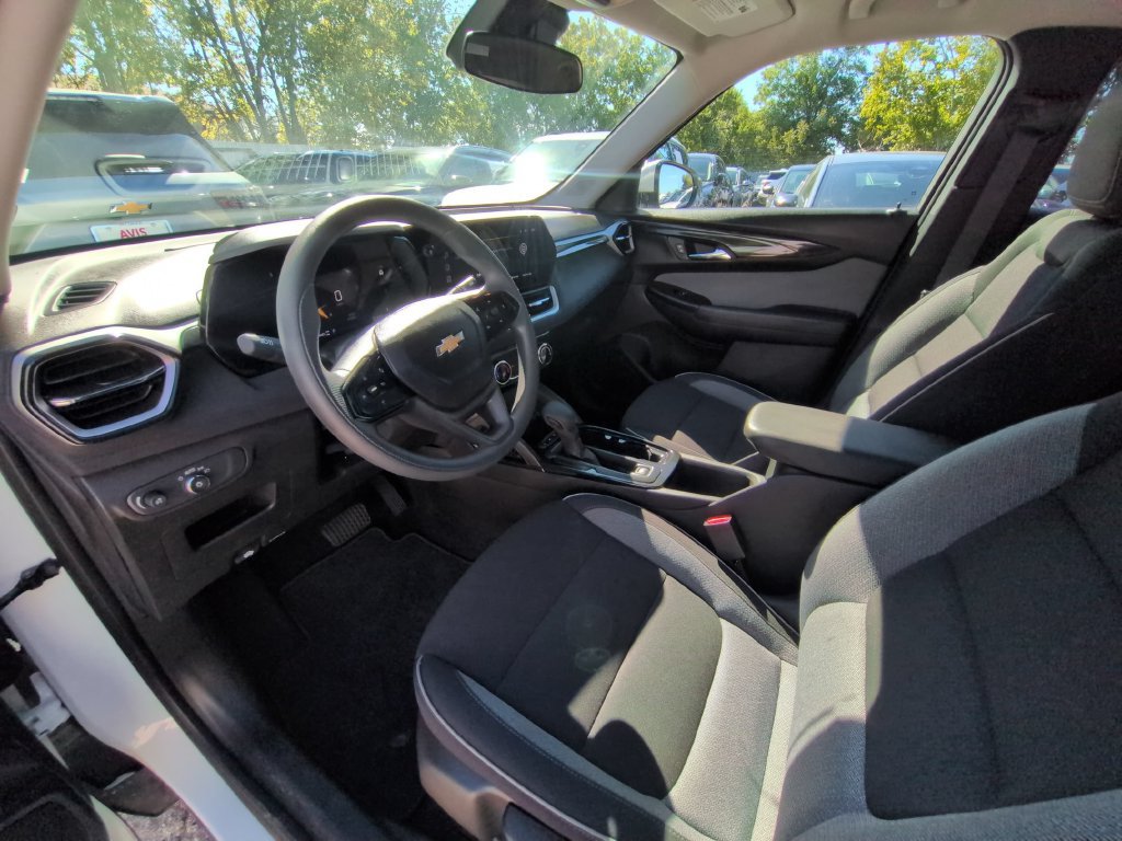 Used 2026 Chevrolet TrailBlazer LT AWD/4WD image 2