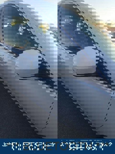 Used 2016 Toyota Camry SE image 3