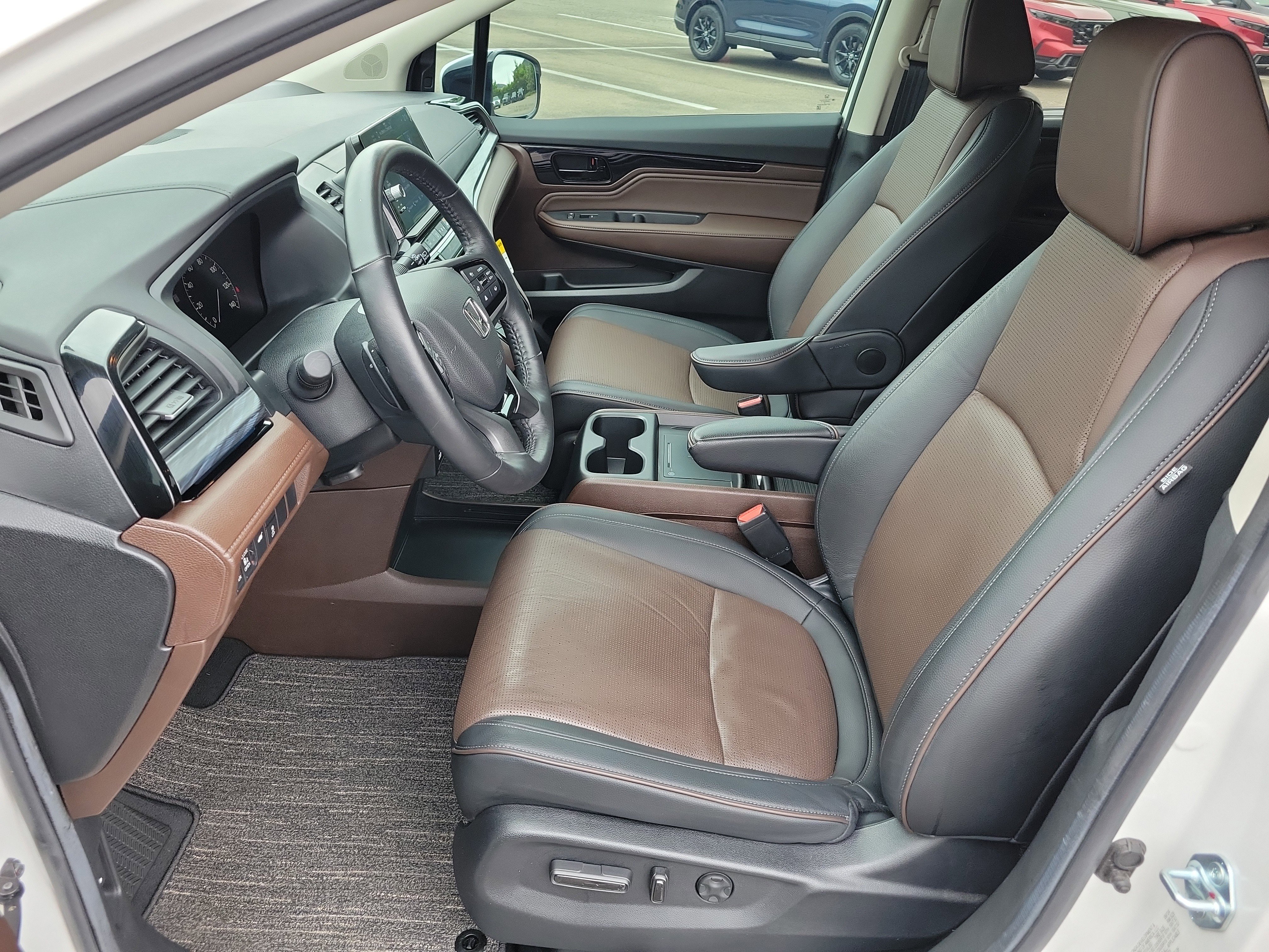 Used 2025 Honda Odyssey Elite image 25