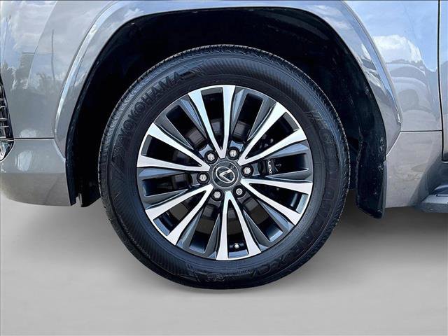 Used 2023 Lexus LX 600 4WD w/ Premium Package image 10