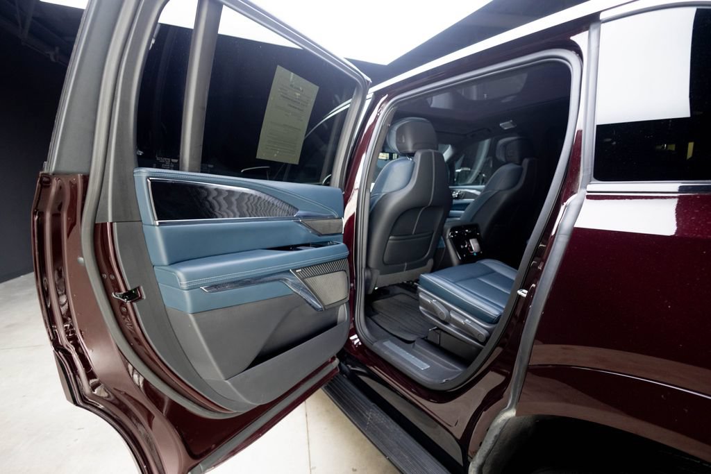 Used 2025 Cadillac Escalade IQ Luxury 2 w/ LPO, Premium Carpet Package AWD/4WD image 40