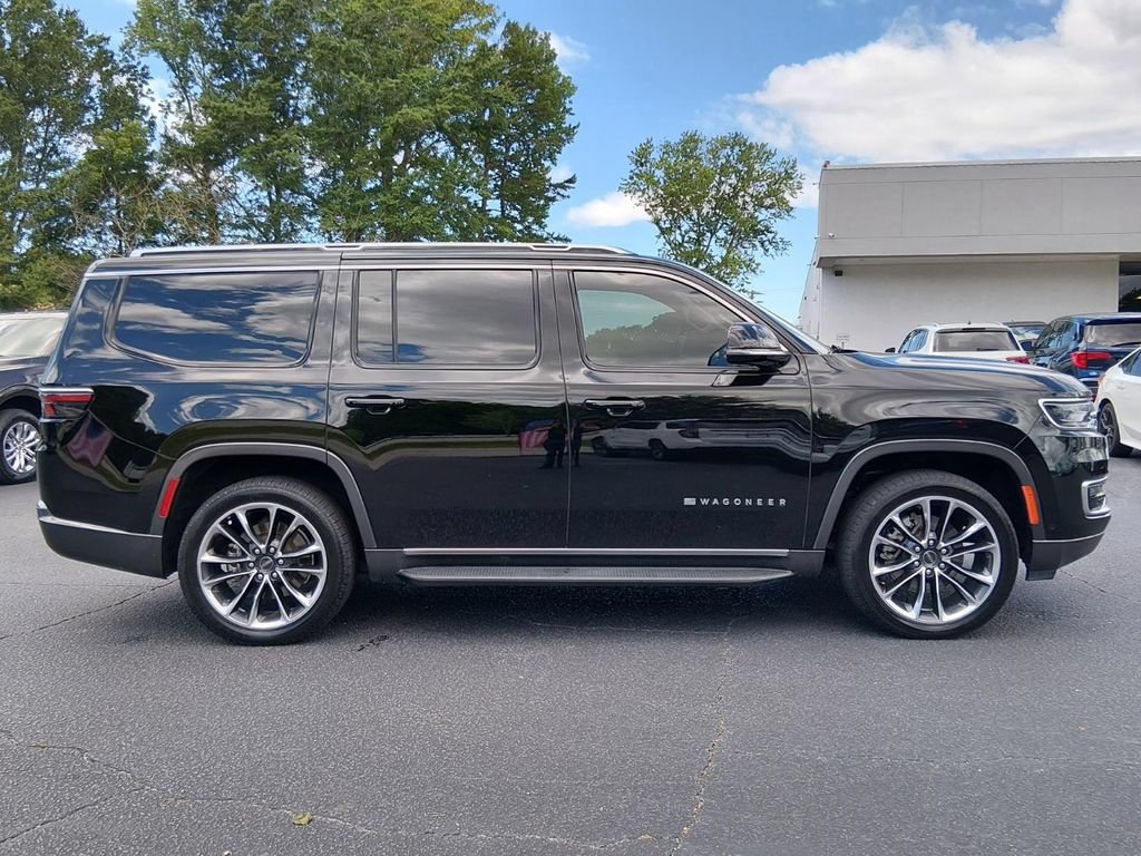 Used 2022 Jeep Wagoneer Series II w/ Premium Group I AWD/4WD image 3