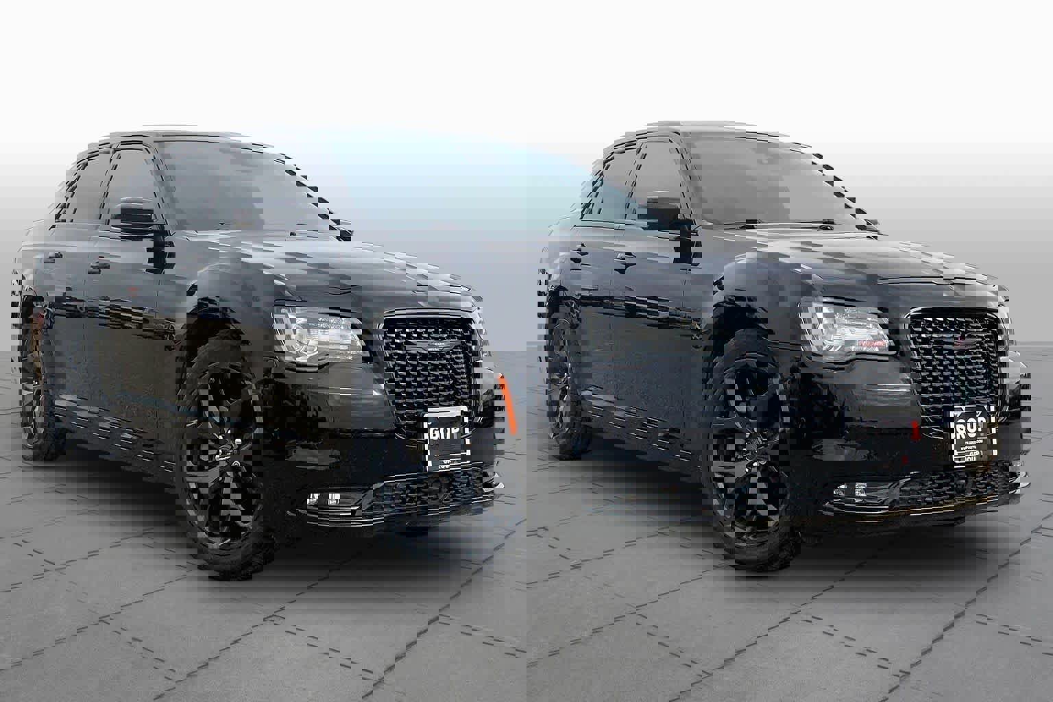 Used 2023 Chrysler 300 S w/ Comfort Group RWD image 3