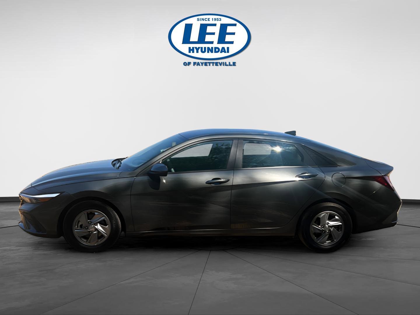 Certified 2024 Hyundai Elantra SE image 3