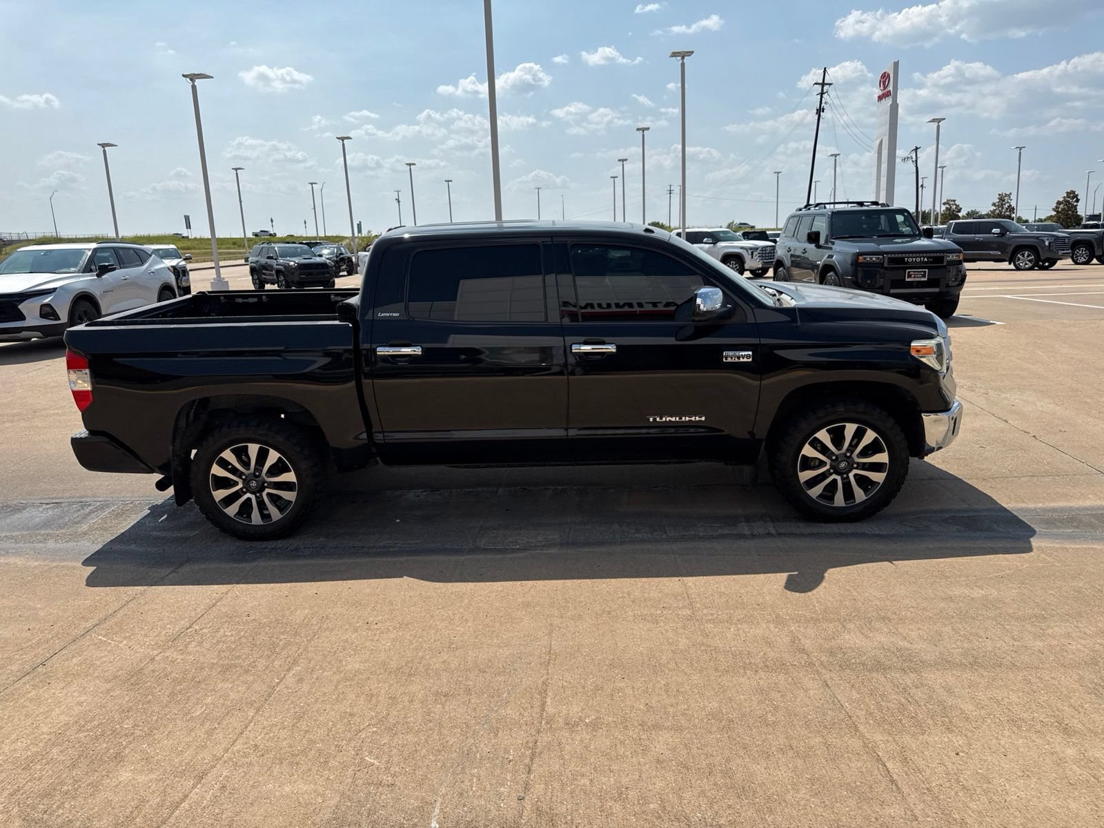 Used 2018 Toyota Tundra Limited w/ Limited Premium Package AWD/4WD image 30