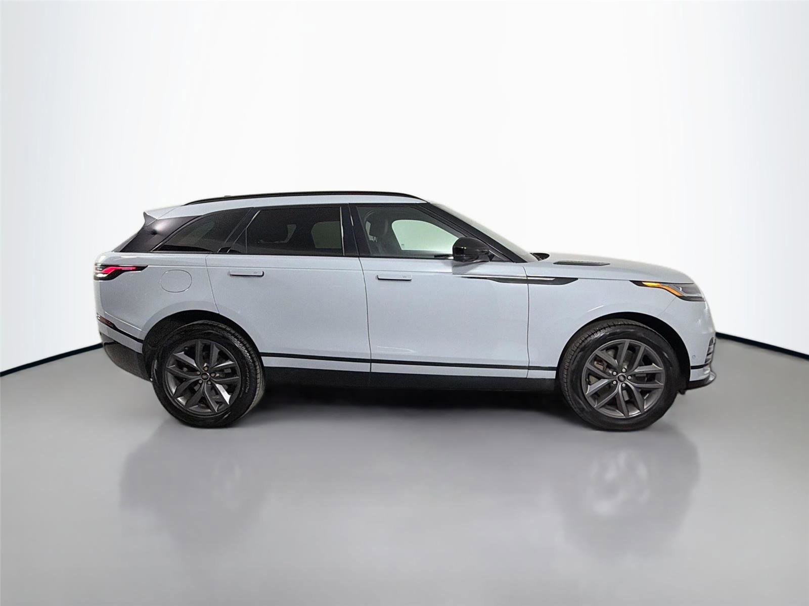 Certified 2026 Land Rover Range Rover Velar Dynamic SE AWD/4WD image 4
