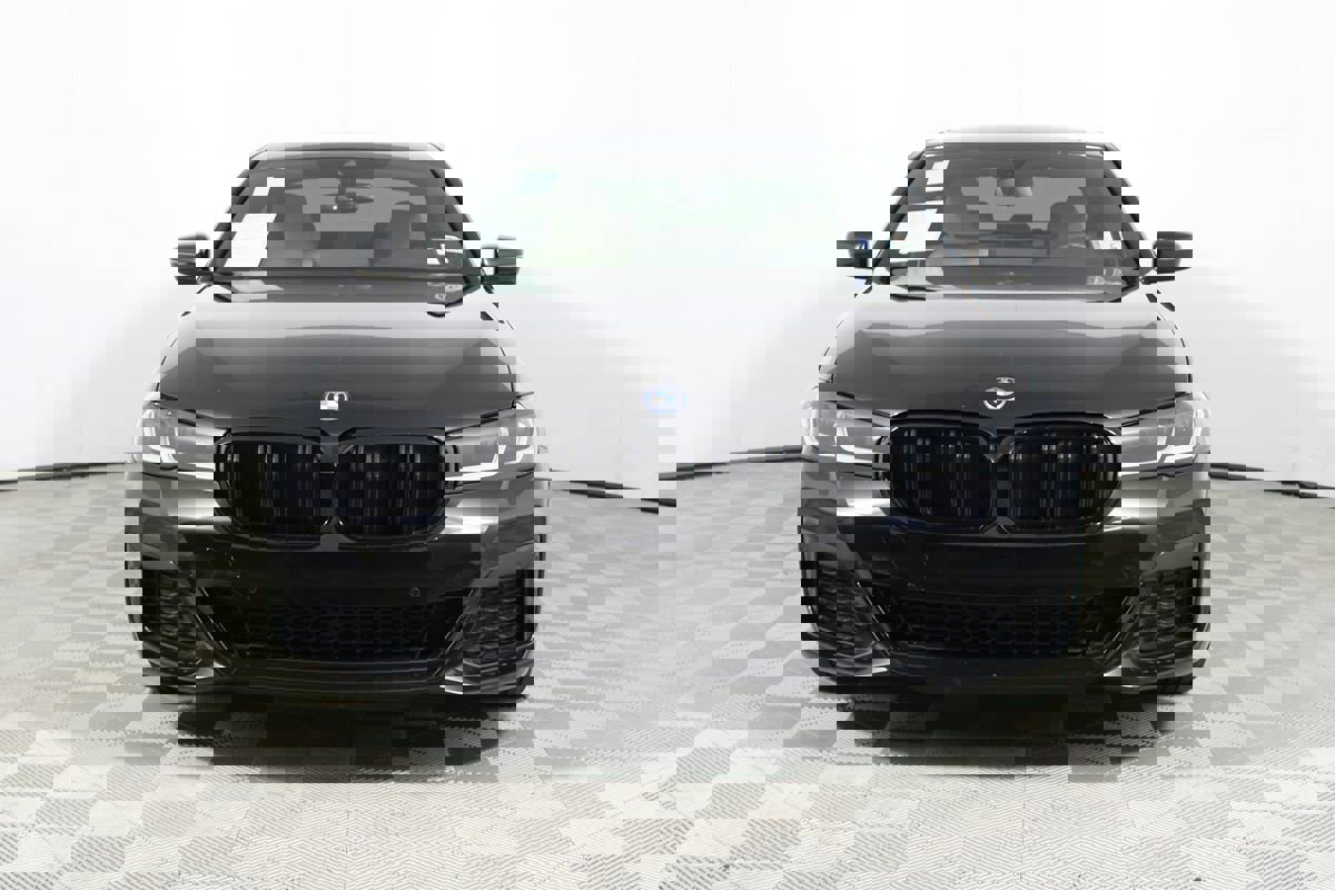 Used 2023 BMW 530e 530e w/ M Sport Package image 2