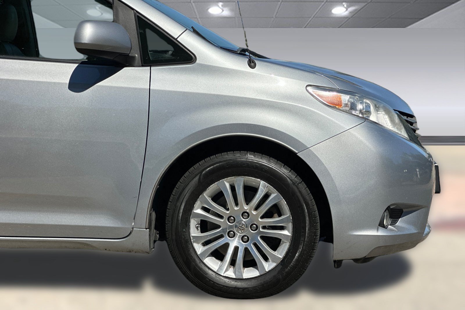 Used 2014 Toyota Sienna XLE FWD image 36