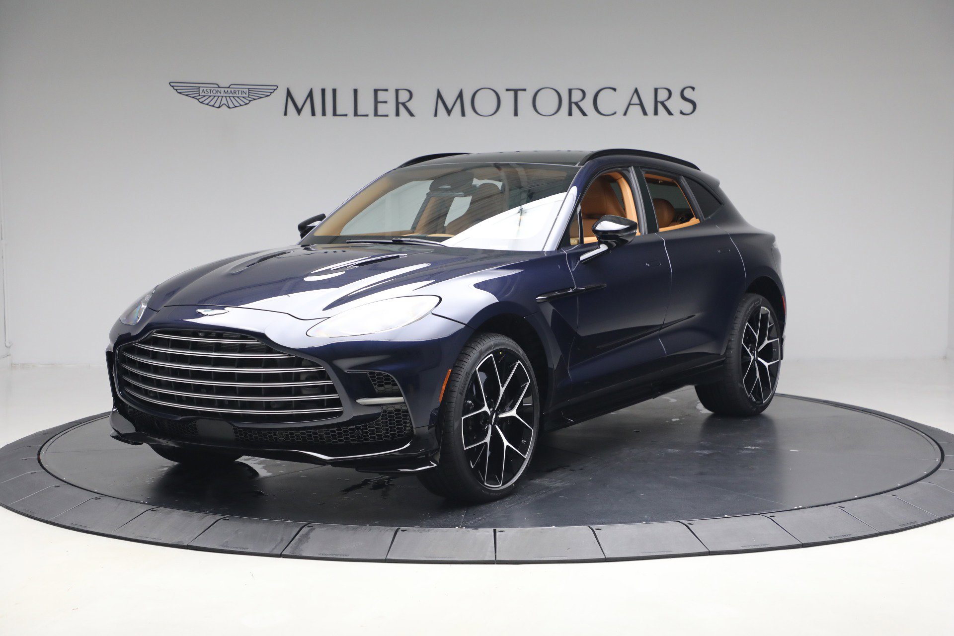 New 2026 Aston Martin DBX 707 AWD/4WD image 2