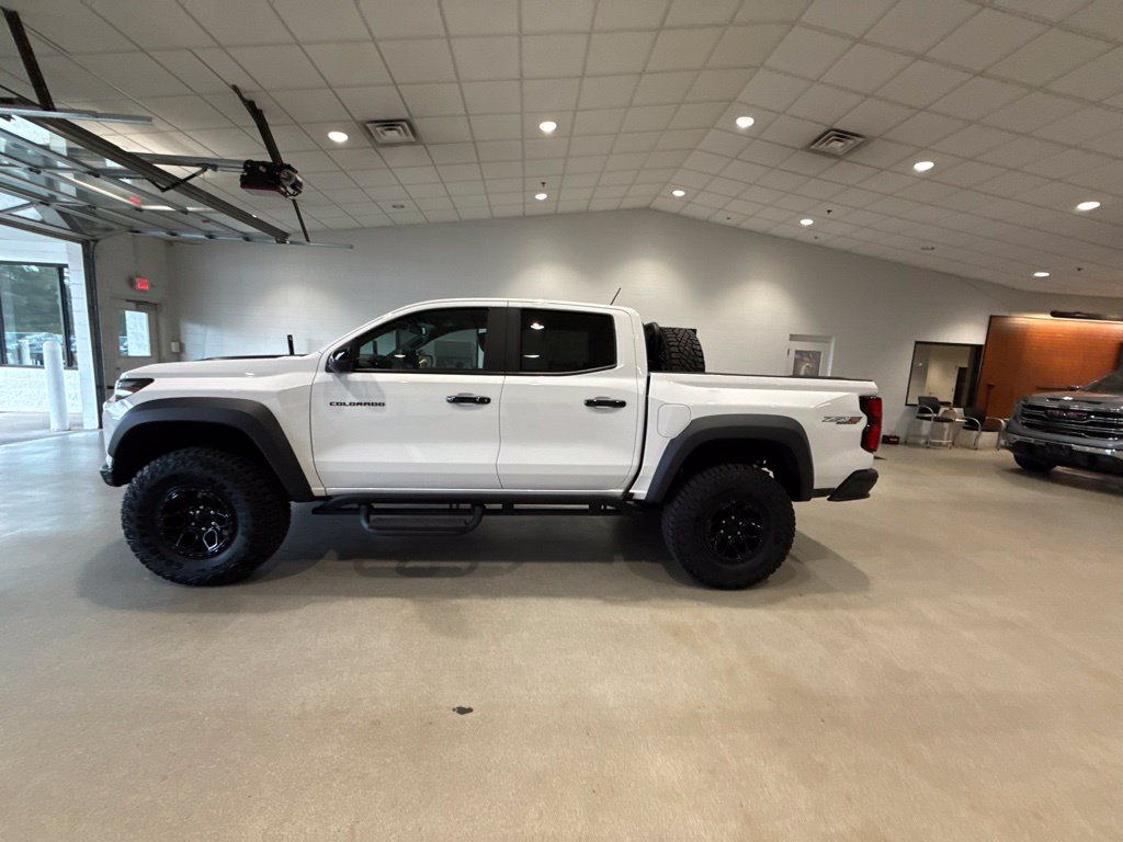 Used 2024 Chevrolet Colorado ZR2 w/ ZR2 Bison Edition AWD/4WD image 4