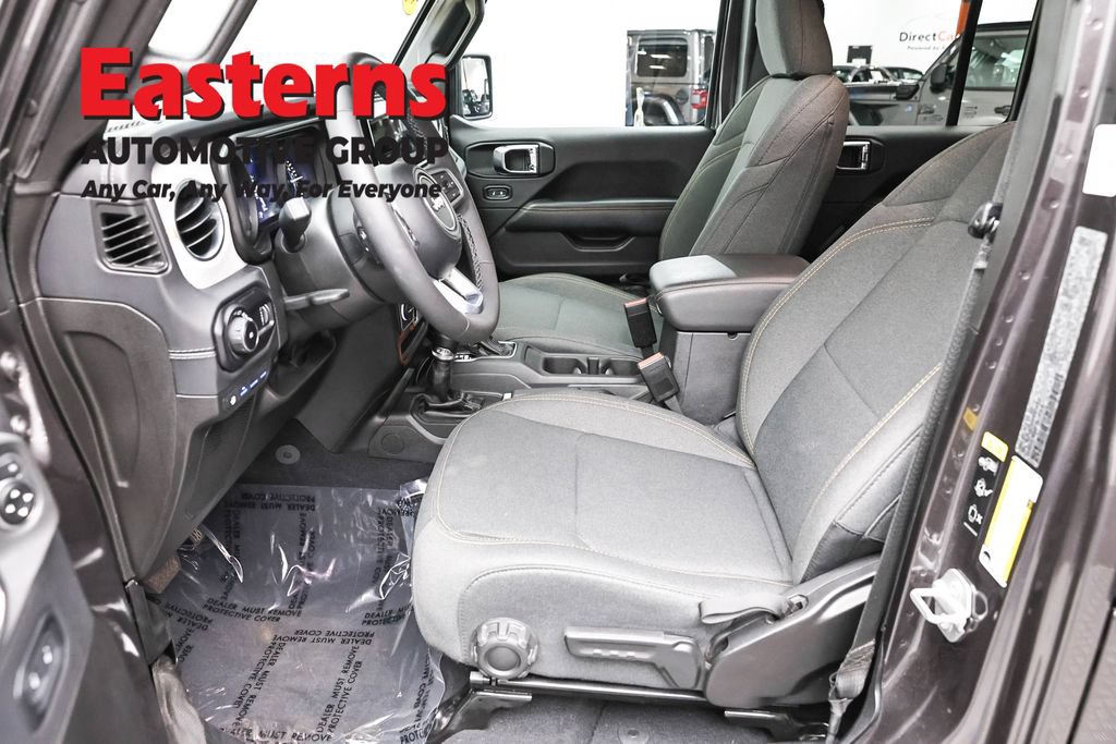 Used 2025 Jeep Wrangler Unlimited Sahara AWD/4WD image 14