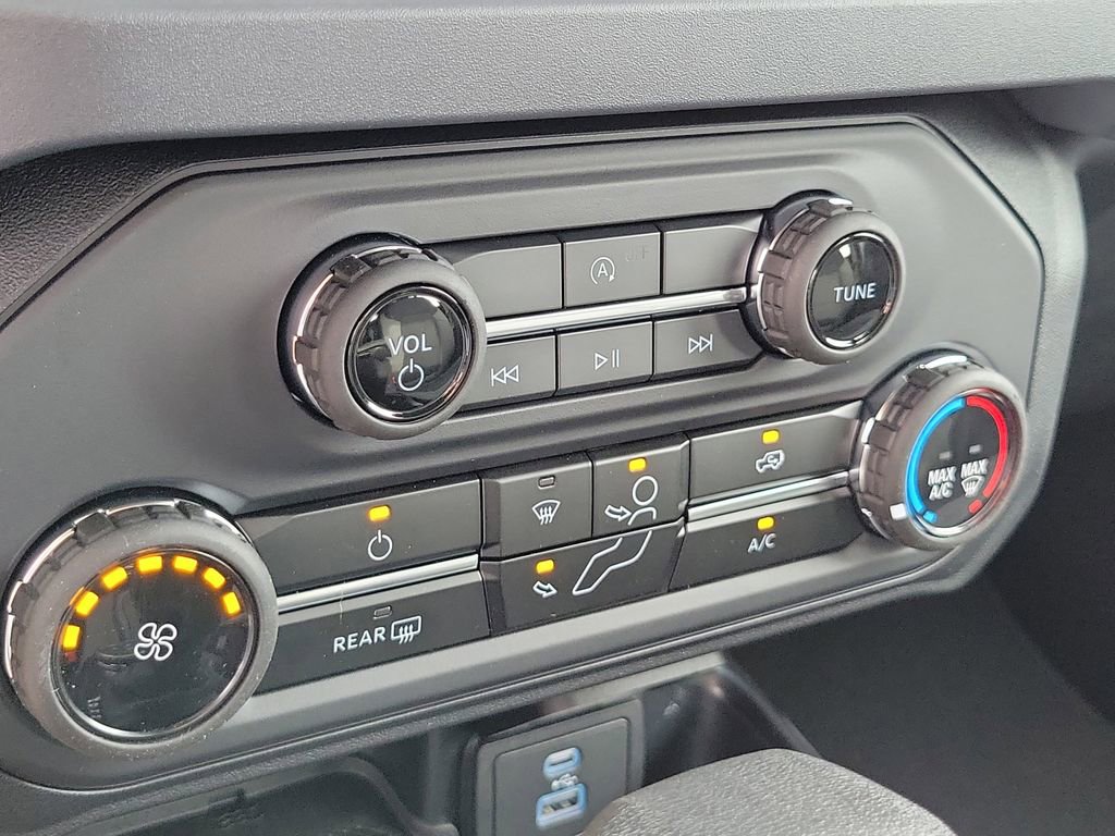 New 2025 Ford Bronco 4-Door image 27