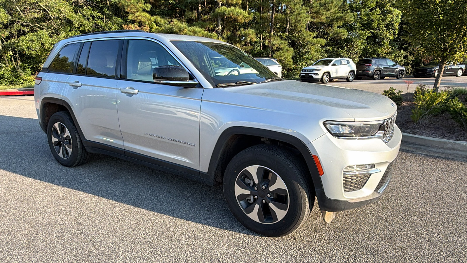 Used 2024 Jeep Grand Cherokee Limited 4xe AWD/4WD image 5