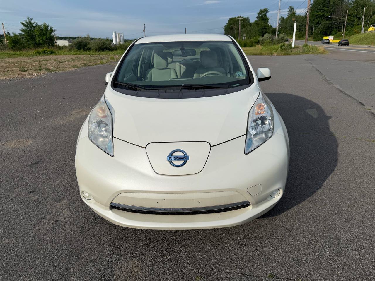 Used 2016 Nissan Leaf SV FWD image 2