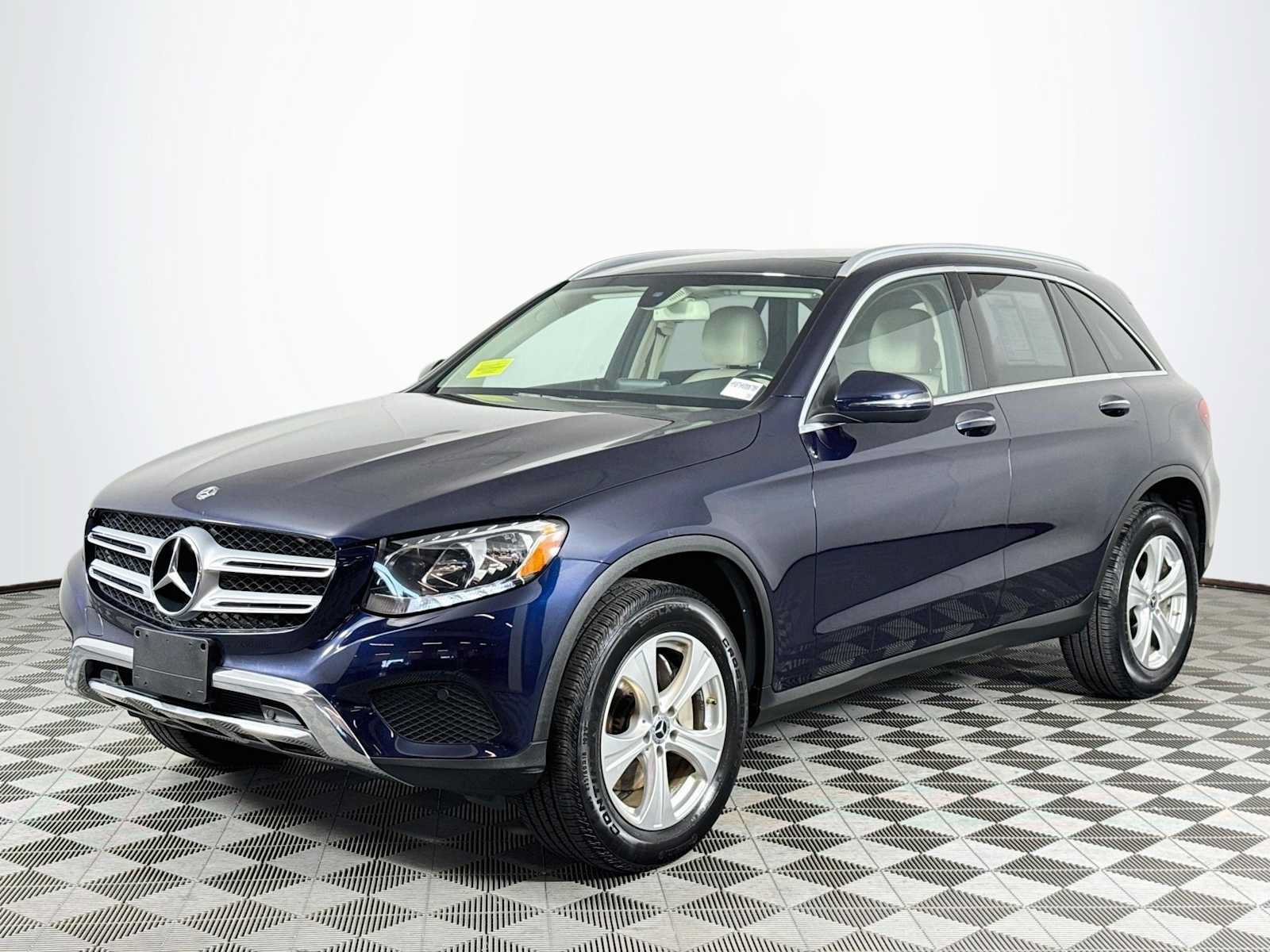 Used 2017 Mercedes-Benz GLC 300 4MATIC image 1