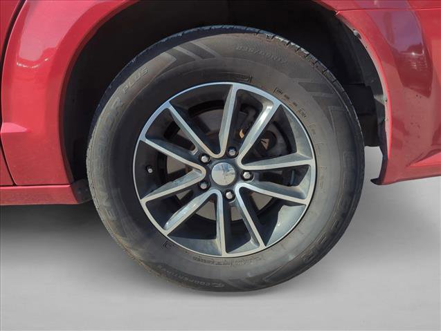 Used 2014 Dodge Grand Caravan SXT w/ Blacktop Package FWD image 9