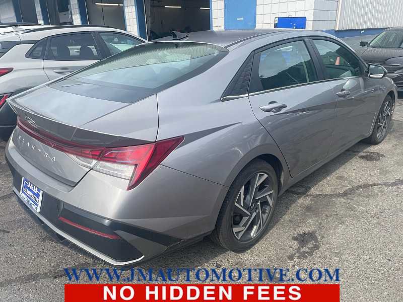 Used 2025 Hyundai Elantra SEL FWD image 4