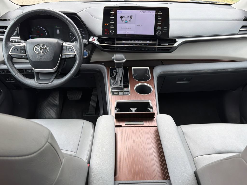 Used 2024 Toyota Sienna XLE FWD image 10