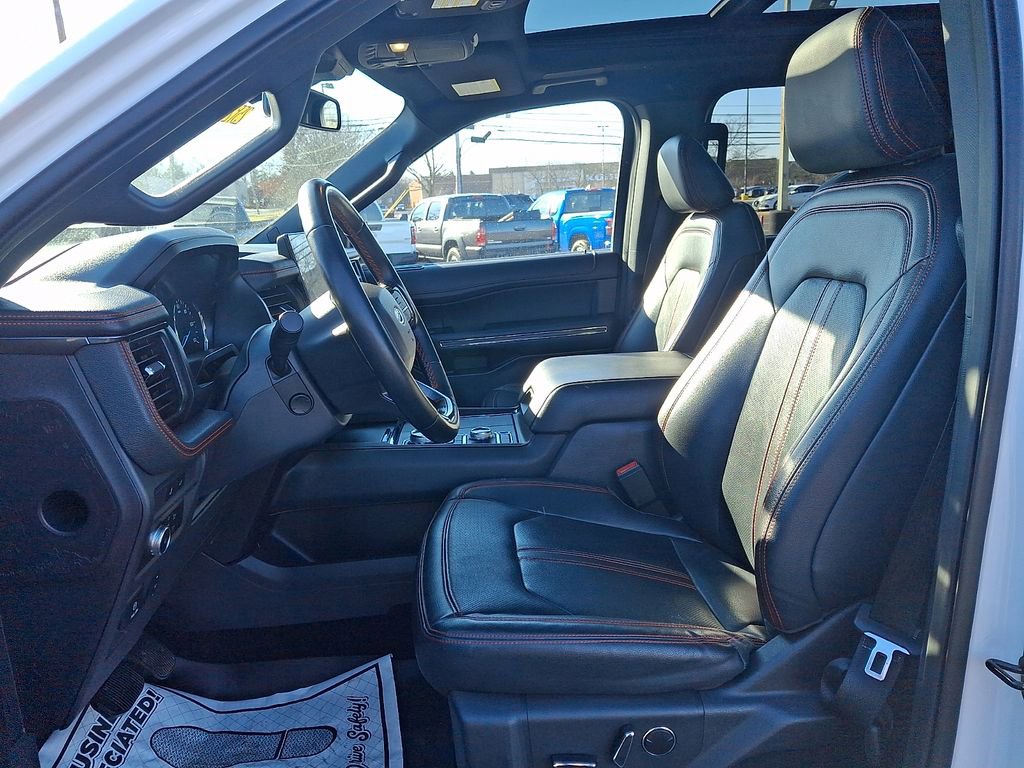 Used 2022 Ford Expedition Limited image 13