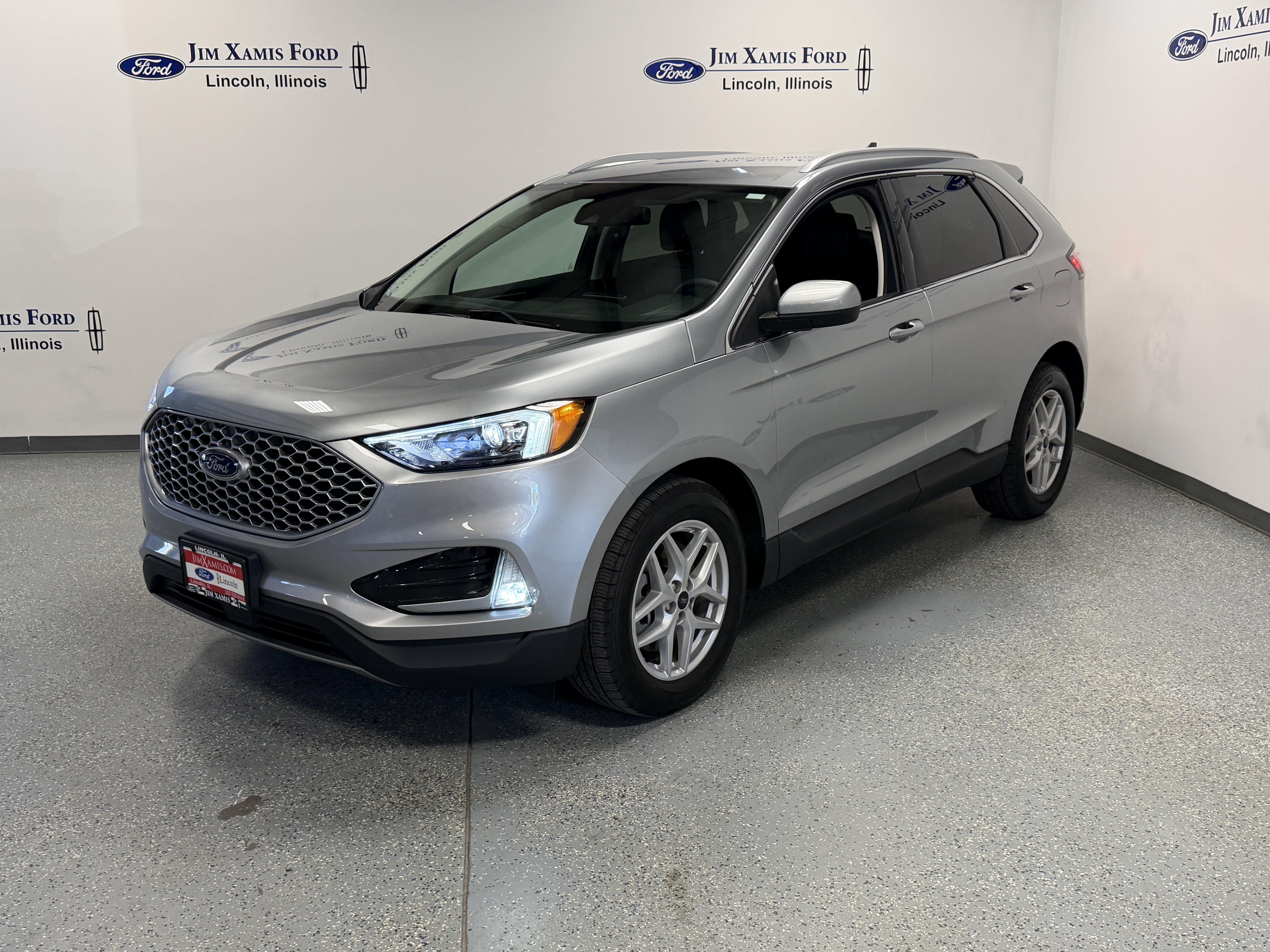 Used 2024 Ford Edge SEL w/ Convenience Package AWD/4WD image 3