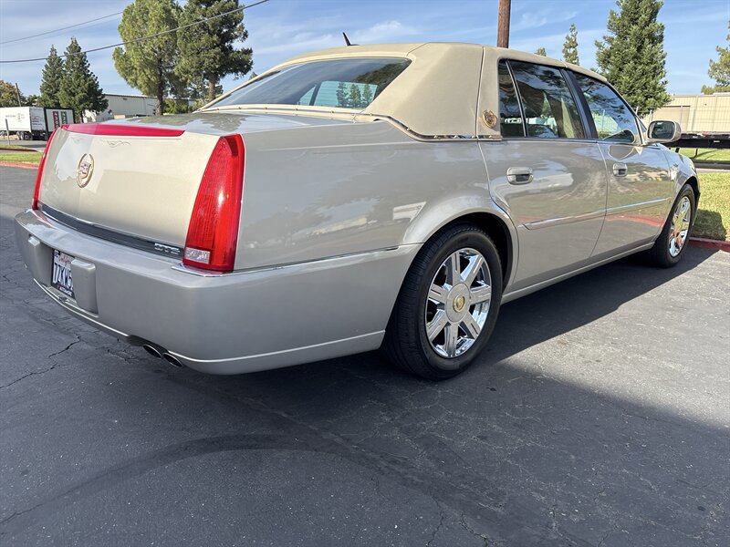 Used 2007 Cadillac DTS w/ Trunk Convenience Package FWD image 13
