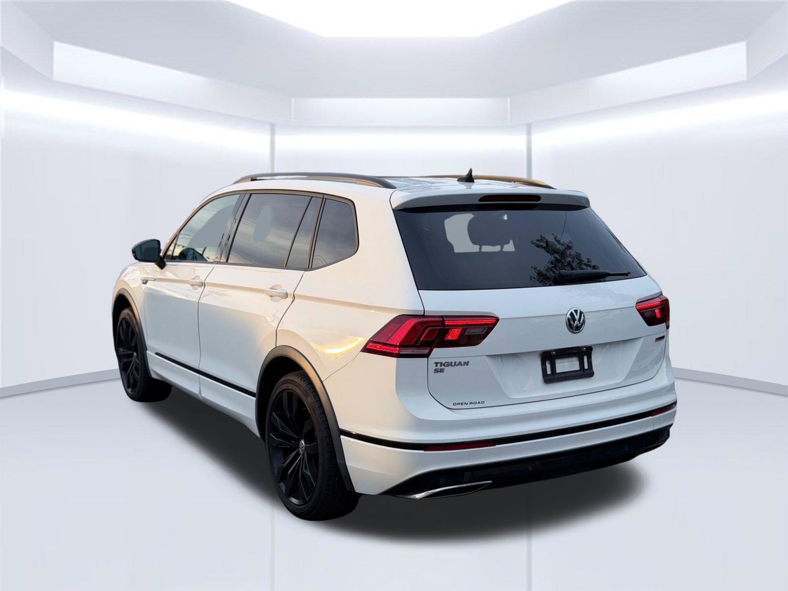 Used 2021 Volkswagen Tiguan SE R-Line AWD/4WD image 4