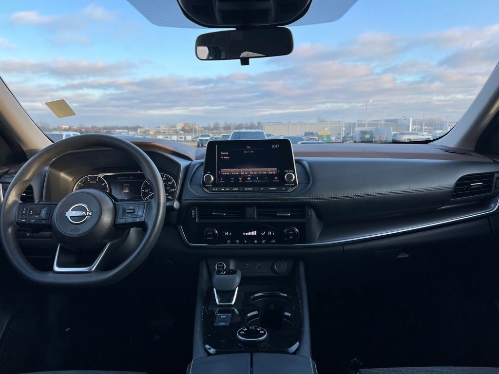 Used 2023 Nissan Rogue SV image 16