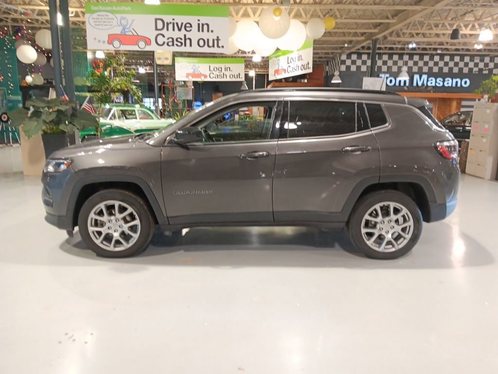 Used 2022 Jeep Compass Latitude image 9