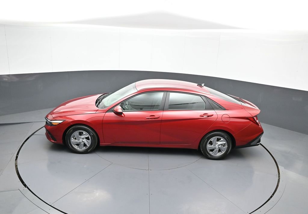 Certified 2024 Hyundai Elantra SE FWD image 40