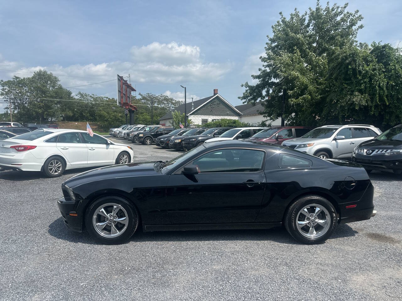 Used 2013 Ford Mustang Coupe RWD image 2