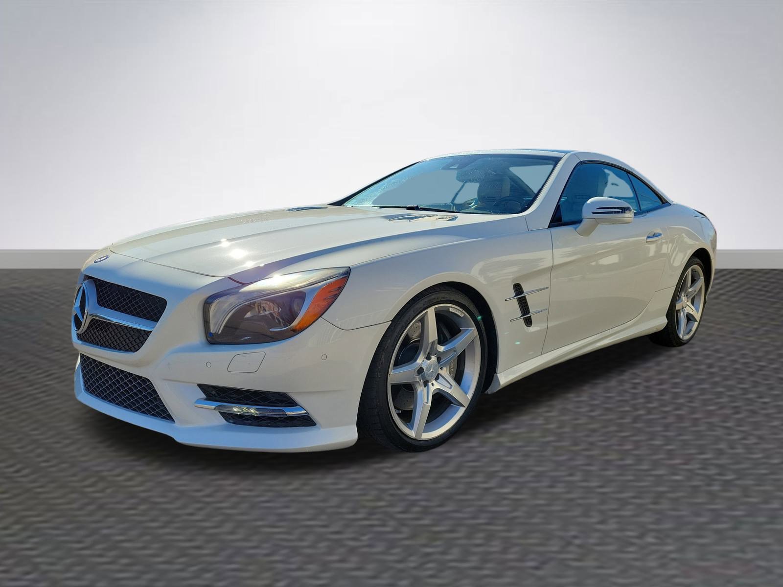 Used 2014 Mercedes-Benz SL 550 image 3