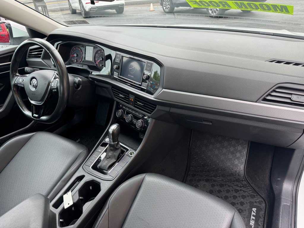 Used 2019 Volkswagen Jetta SE w/ Cold Weather Package image 4