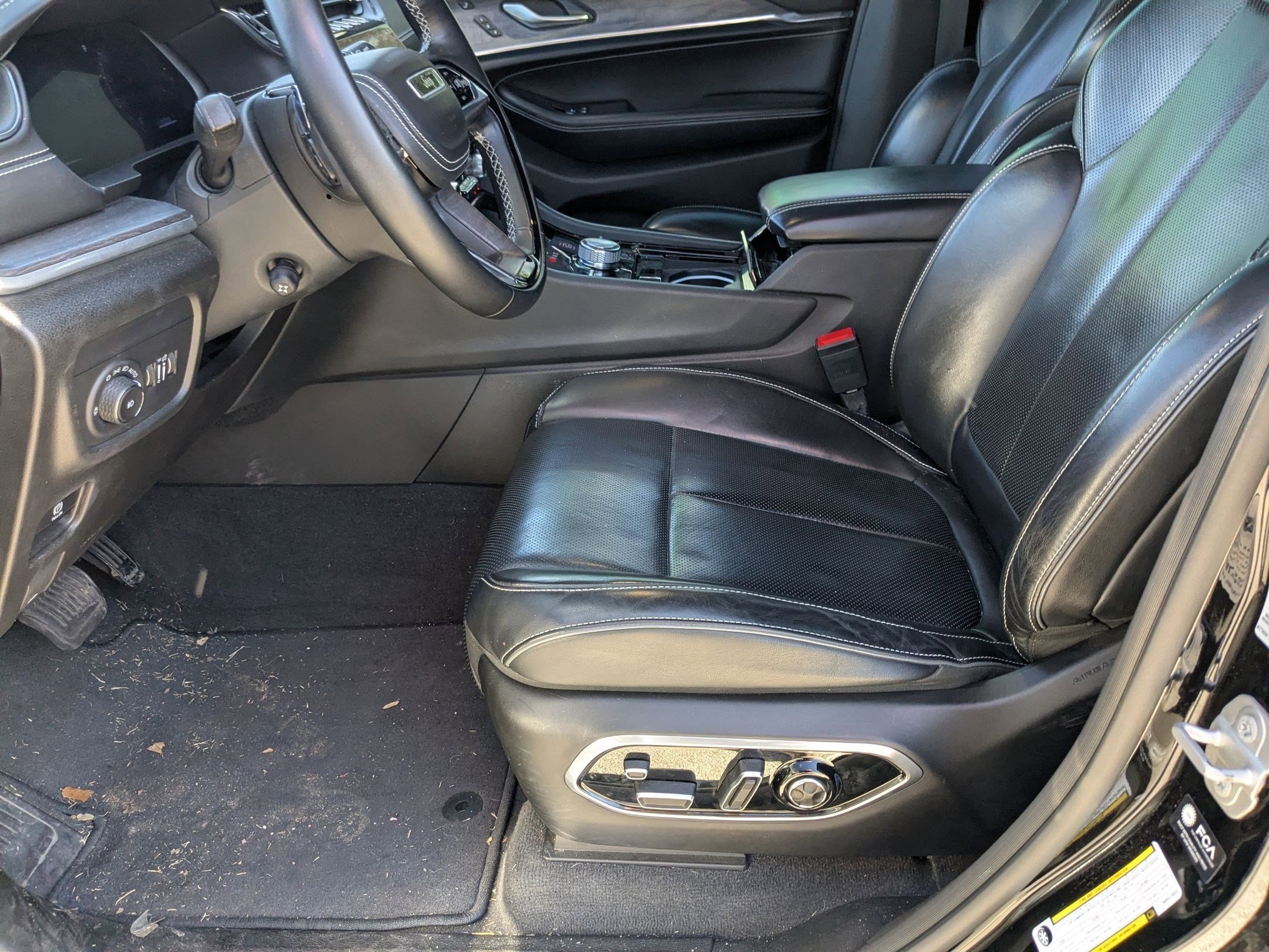 Used 2022 Jeep Grand Cherokee L Overland w/ Advanced Protech Group III image 10