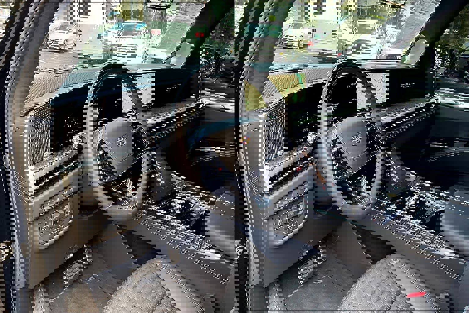 Used 2025 Cadillac Escalade V w/ LPO, ONYX Package image 17