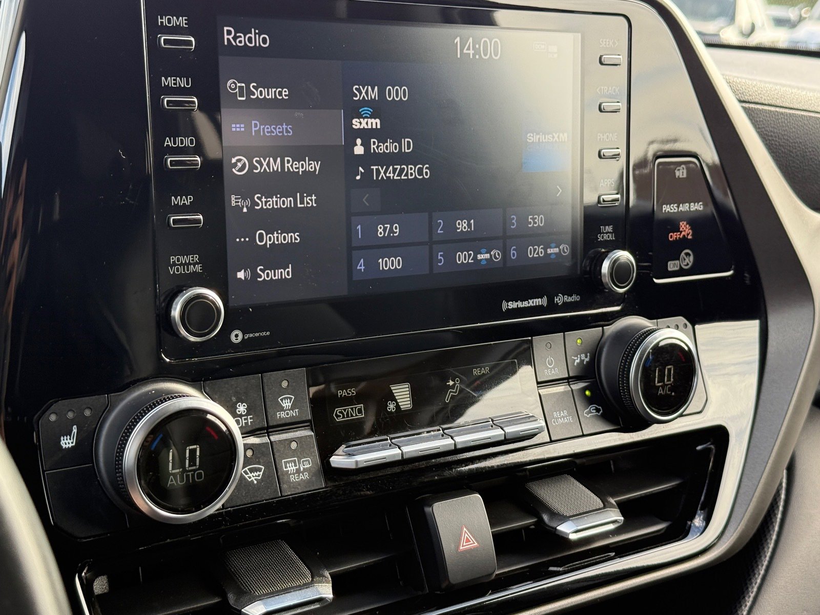 Used 2021 Toyota Highlander XLE image 24