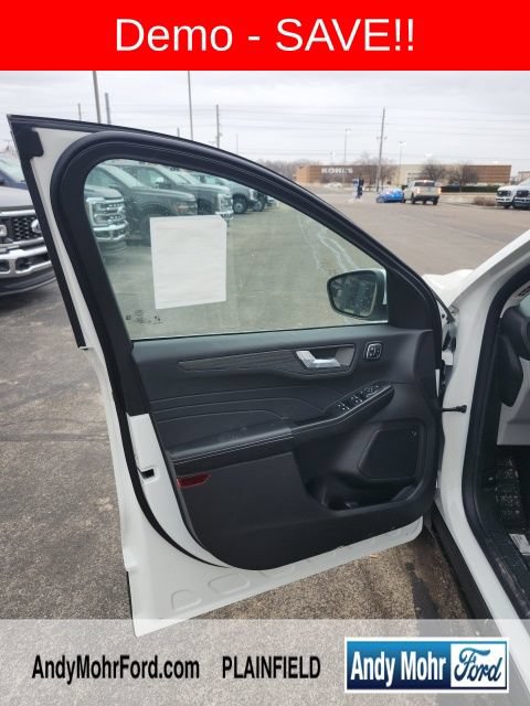 New 2025 Ford Escape SE w/ PHEV Premium Package FWD image 14