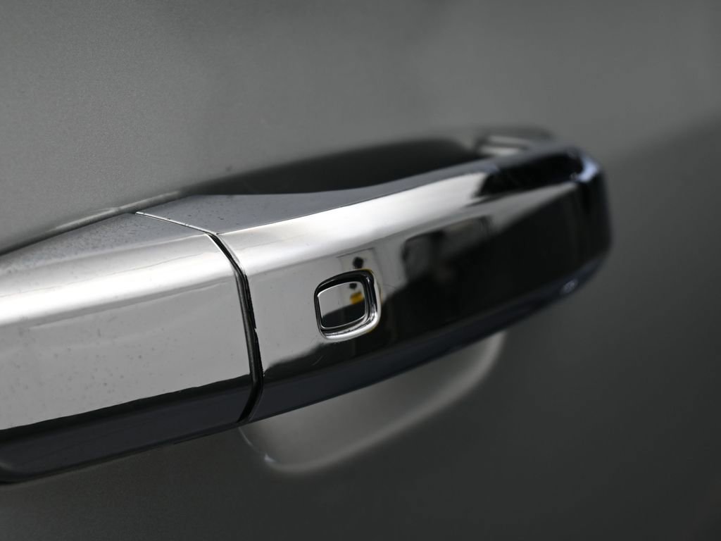 Used 2018 Chevrolet Suburban LT image 51