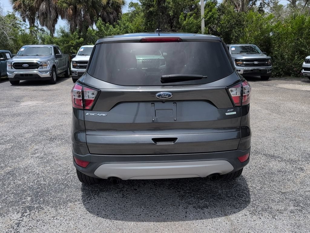 Used 2017 Ford Escape SE FWD image 4