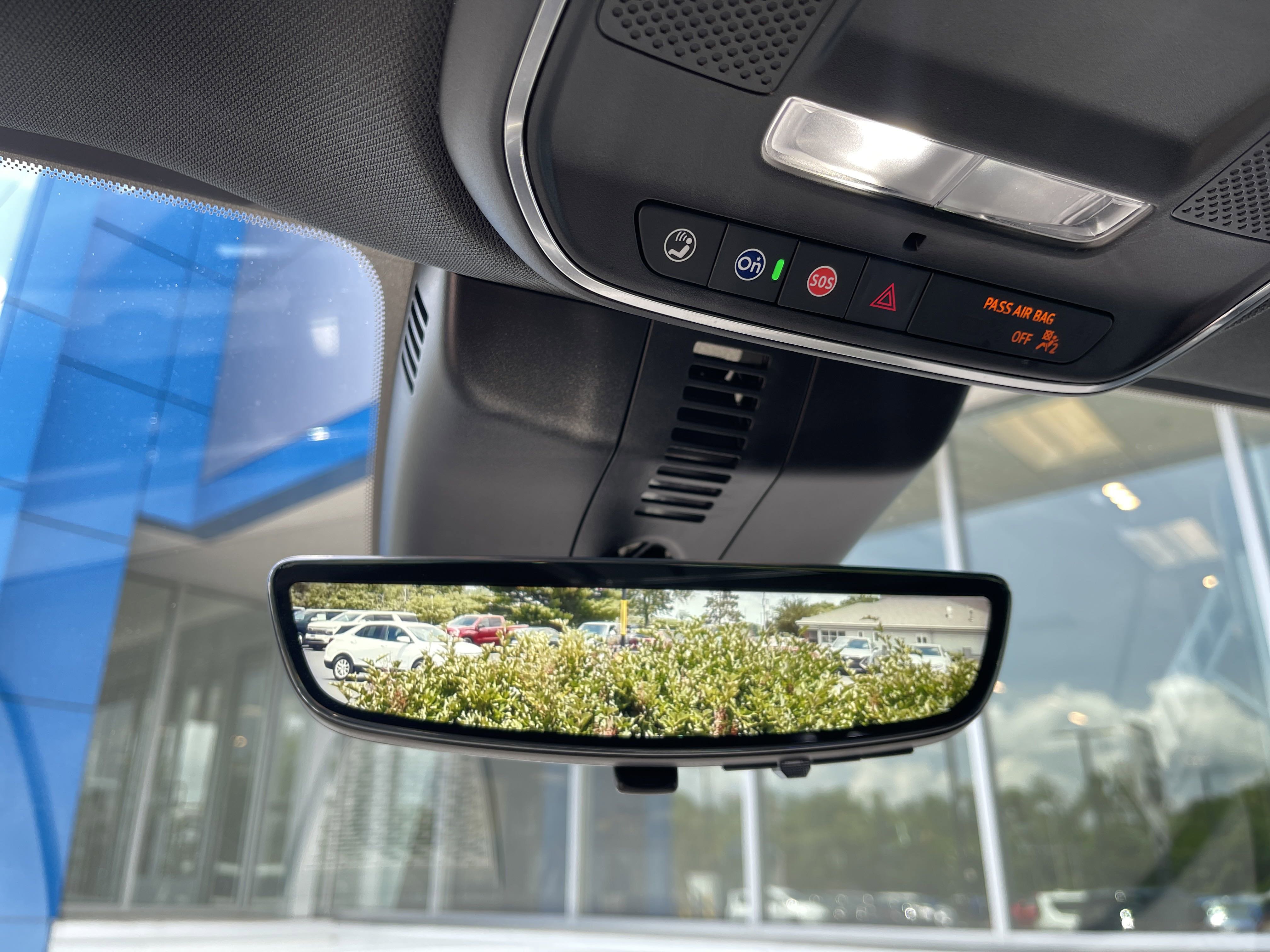 Used 2024 Chevrolet Traverse RS image 30